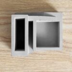 این ست دارای 3 قسمت جاقلمی و جای کاغذ یادداشت و جای لوازم ریز