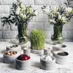 به دنبال سفره هفت‌سین متفاوت برای سال ۱۴۰۵ هستید؟ ست ۷ پارچه بتنی طرح اشک با طراحی مینیمال و ظرف مخصوص سبزه، انتخابی ایده‌آل برای خانه‌های مدرن است. همین حالا سفارش دهید!